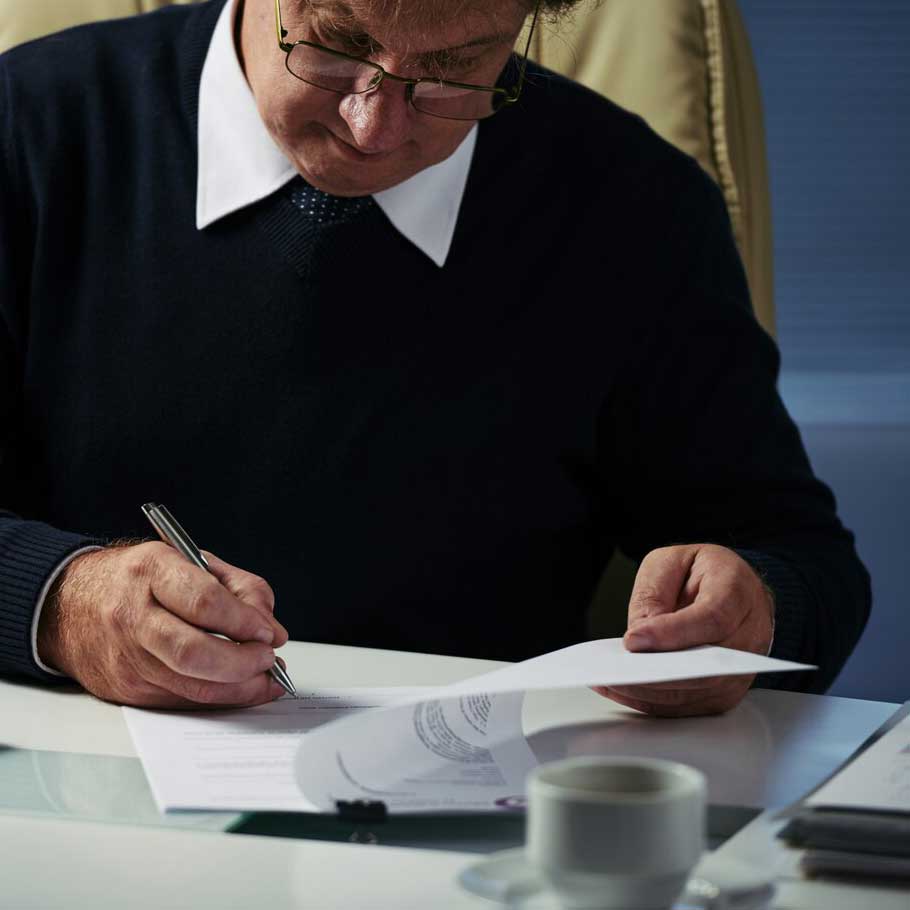 wills lawyer who does estate planning